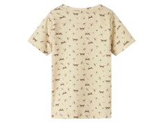 Råhvid T-Shirt bag fra fra Name It med print af små guldsmede 13246999 summer sand